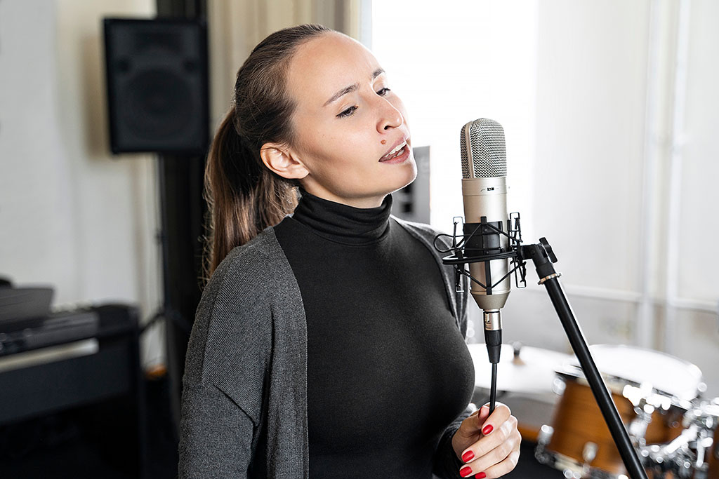 Singing Teacher in Bradford giving young asian women singing lessons